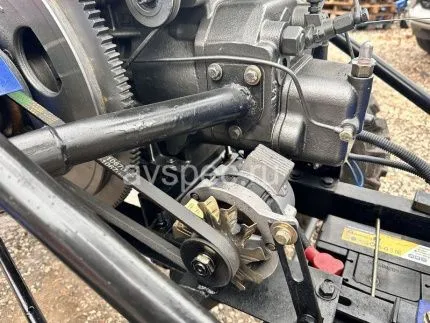 Минитрактор Русич Т-30 ВОМ 4x4 с фронтальным погрузчиком