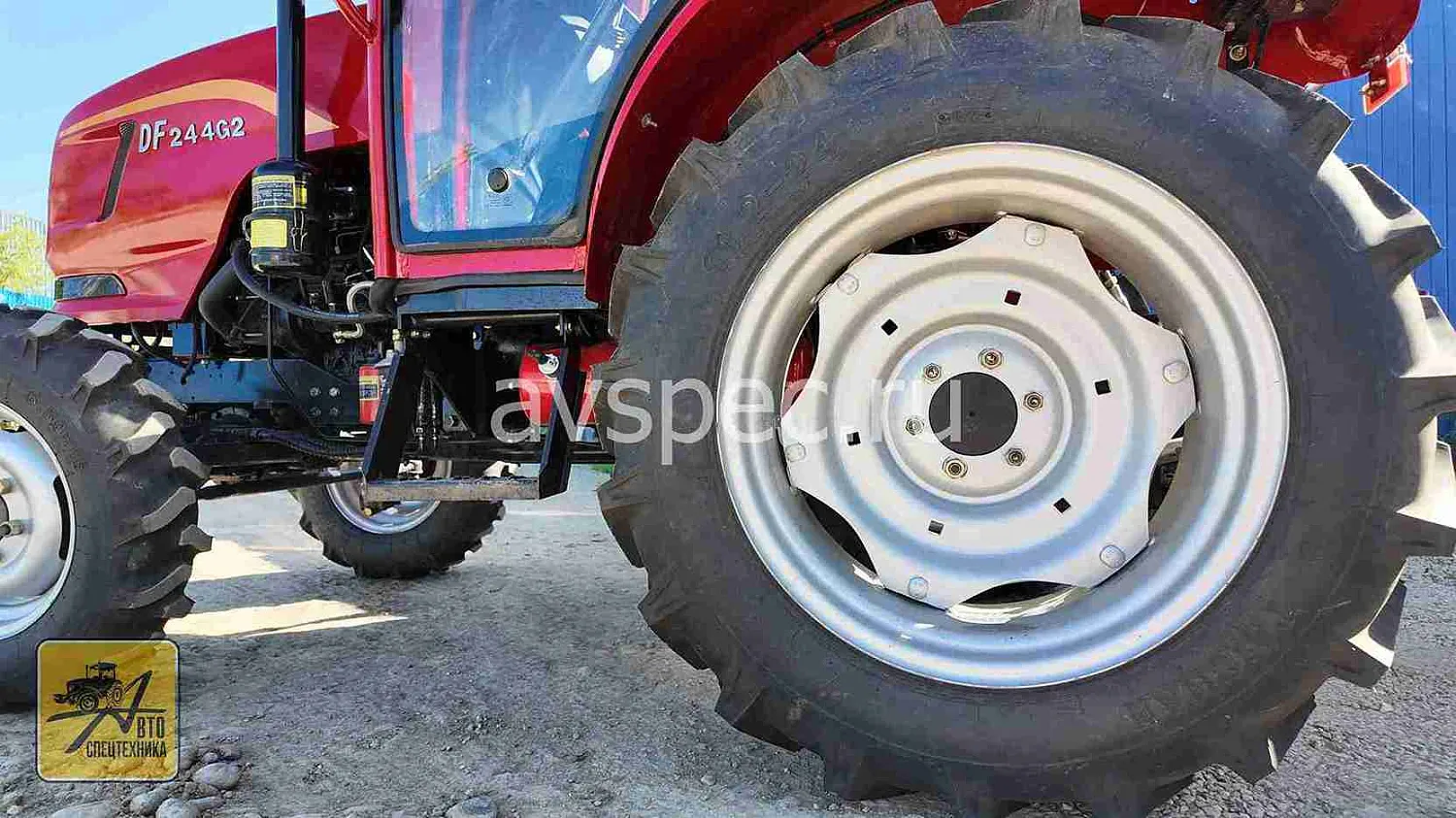 Горячее предложение на трактор Dongfeng DF-244 с кабиной